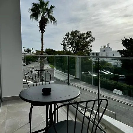 Seaside Bliss 1-bed Lejlighed Paphos