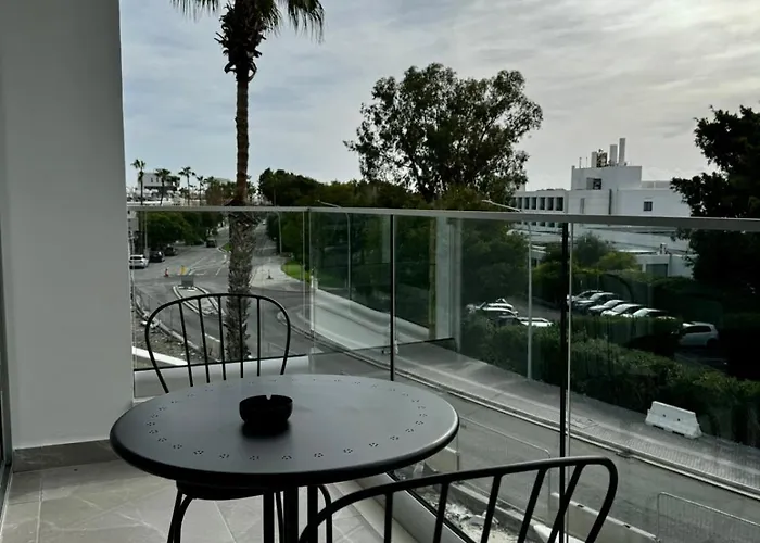 Seaside Bliss 1-bed Apartamento Paphos