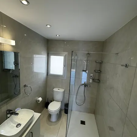Seaside Bliss 1-bed Διαμέρισμα *