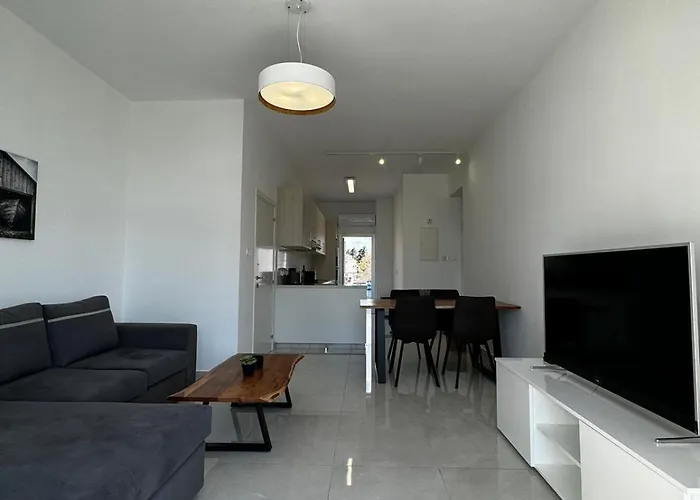 Seaside Bliss 1-bed Apartament
